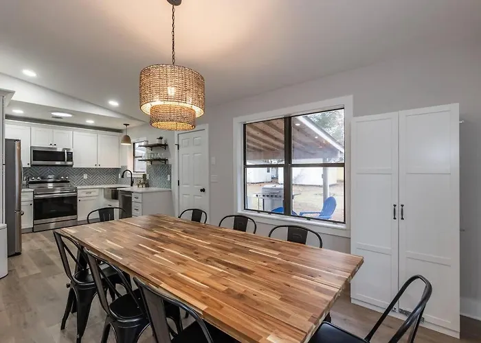 Island Joy - Newly Renovated/Walk To The Beach!