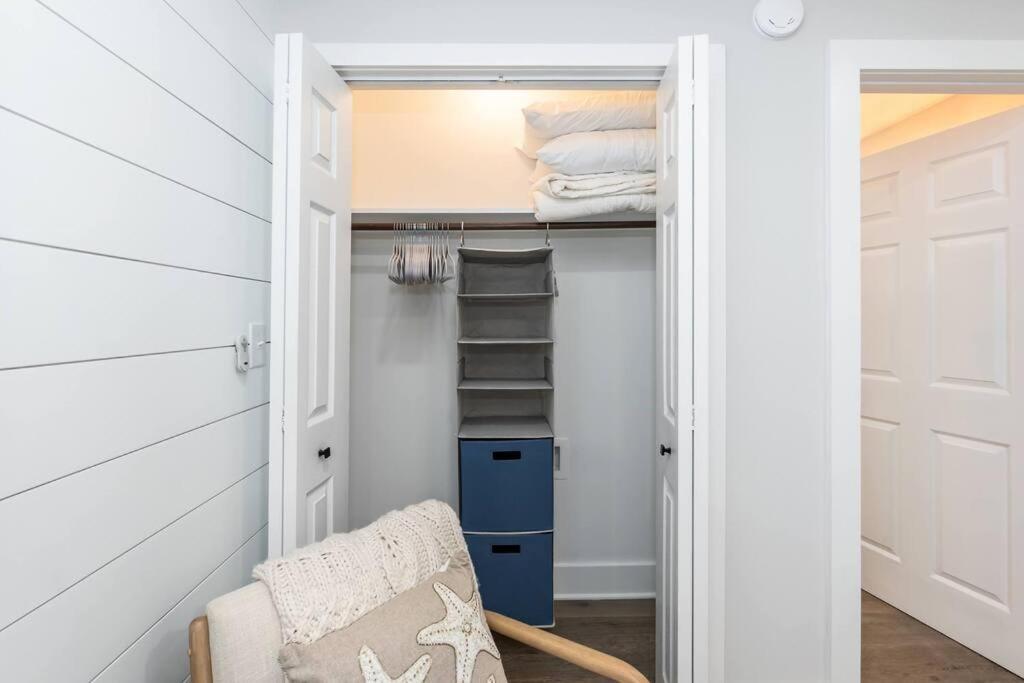 Island Joy - Newly Renovated/walk To The Beach! * Île au chêne